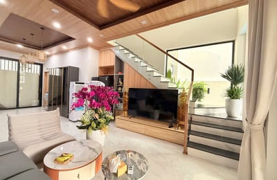 Miete einer geräumigen Villa mit Pool und Dachterrassen-Lounge, Da Nang, Vietnam